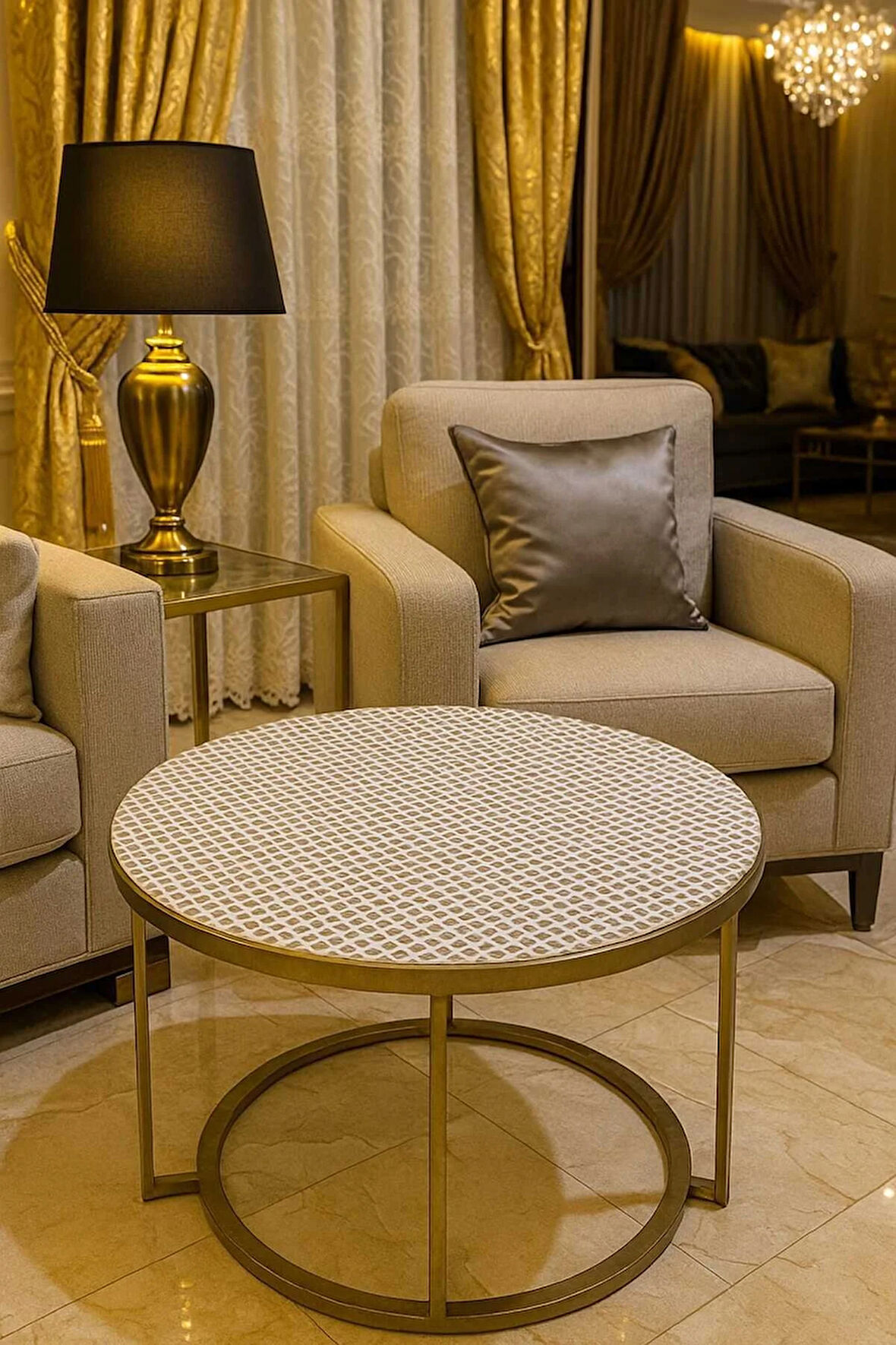 PVC Silinebilir Yuvarlak Salon Orta Sehpa Örtüsü – Beyaz, Modern, Dantel Desenli, Kaliteli