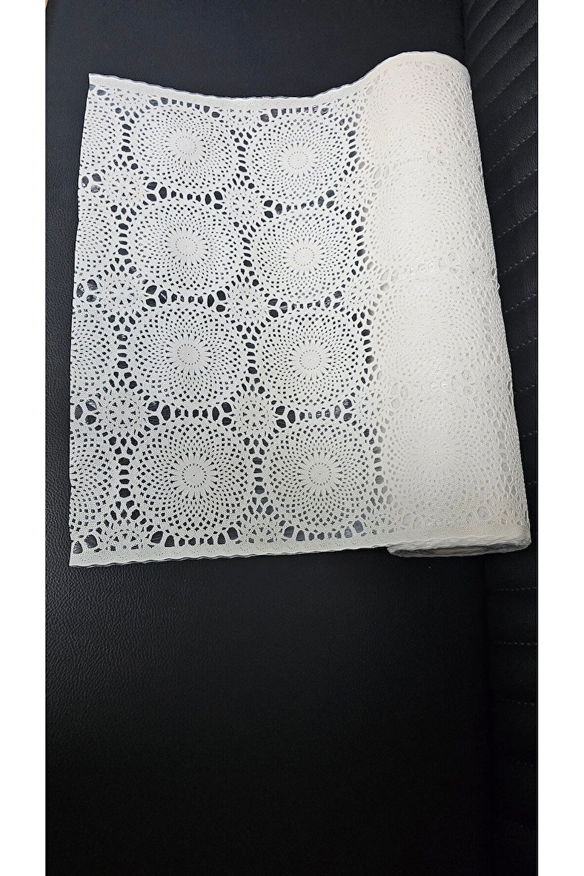 Dantel Çiçek Desenli Şeffaf PVC Raf Örtüsü – Buzdolabı, Çekmece, Dolap İçi