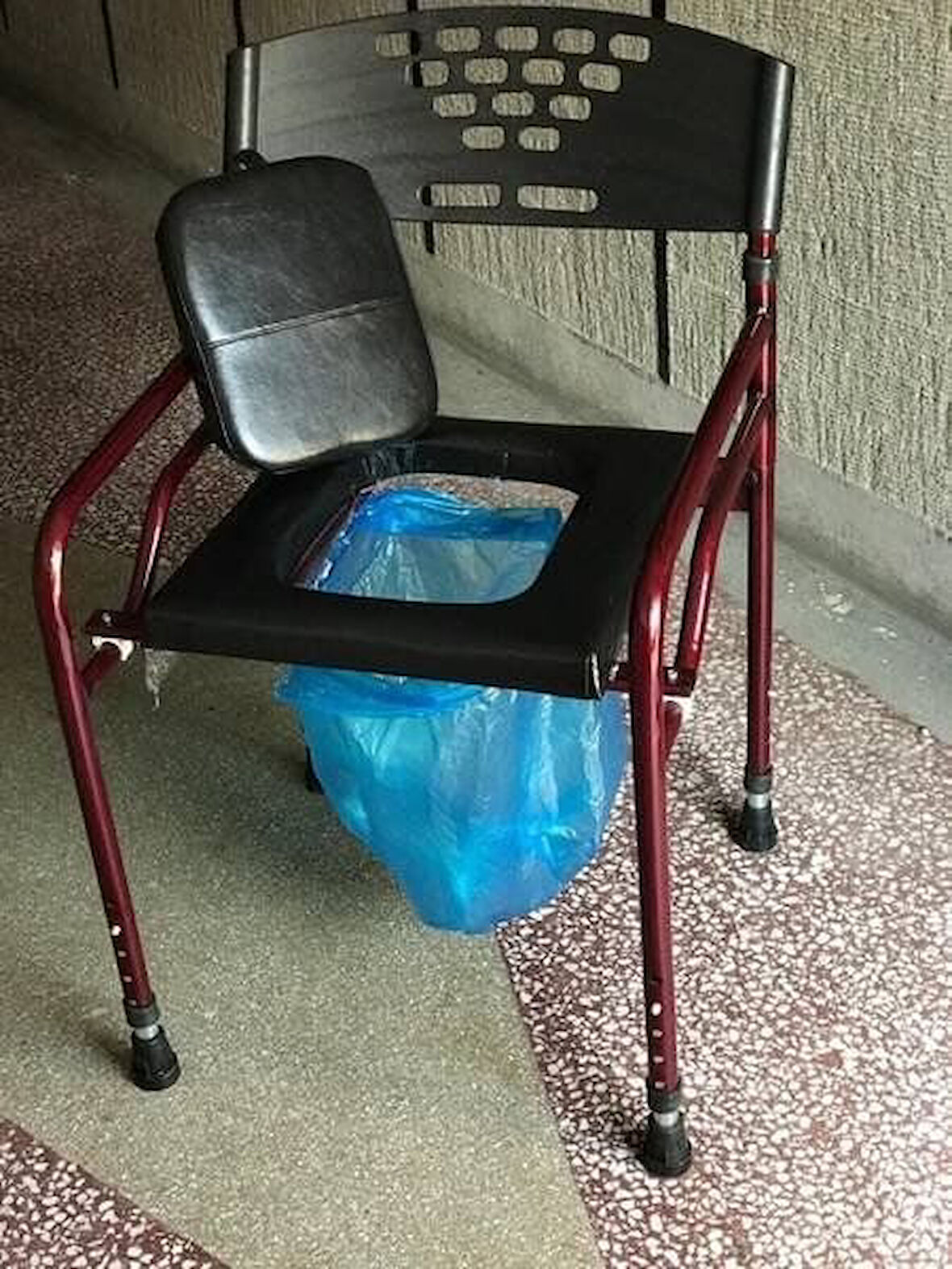 Medikalcim Hasta Tuvaleti Deri Döşemeli