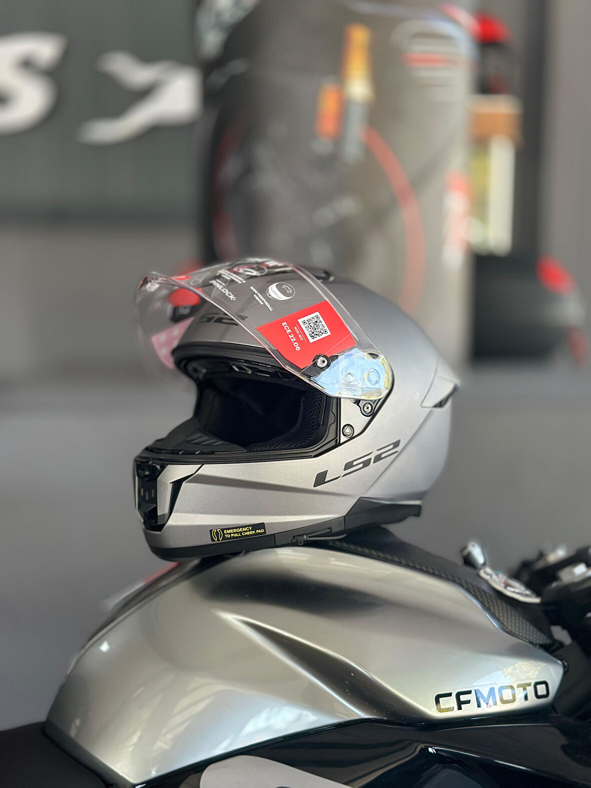 Ls2 Stream 2 Mat Tıtanıum Güneş Vizörlü Tam Kask L