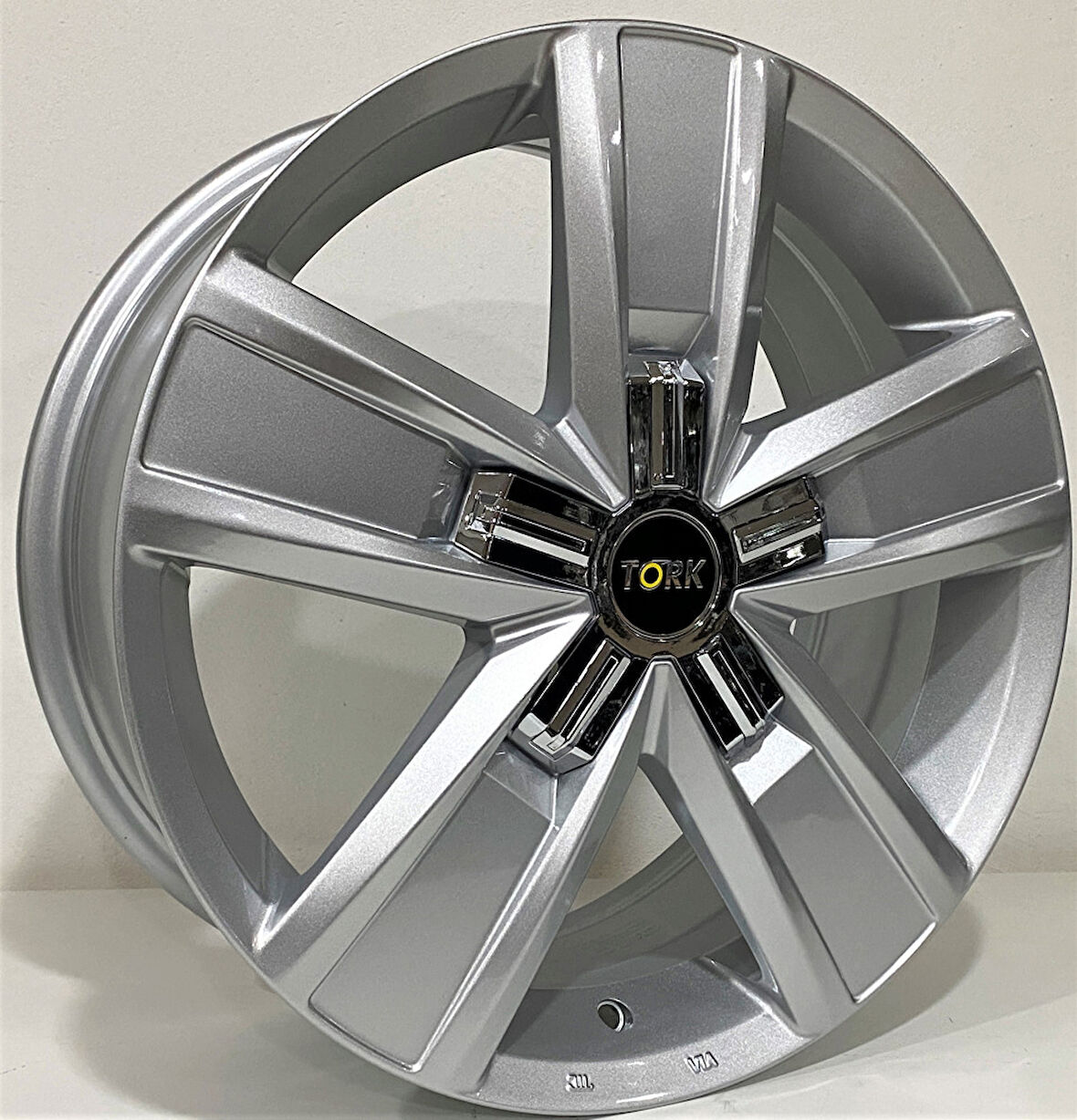 TORK-7907 7*17 5*120 ET45 65.1 SILVER XL