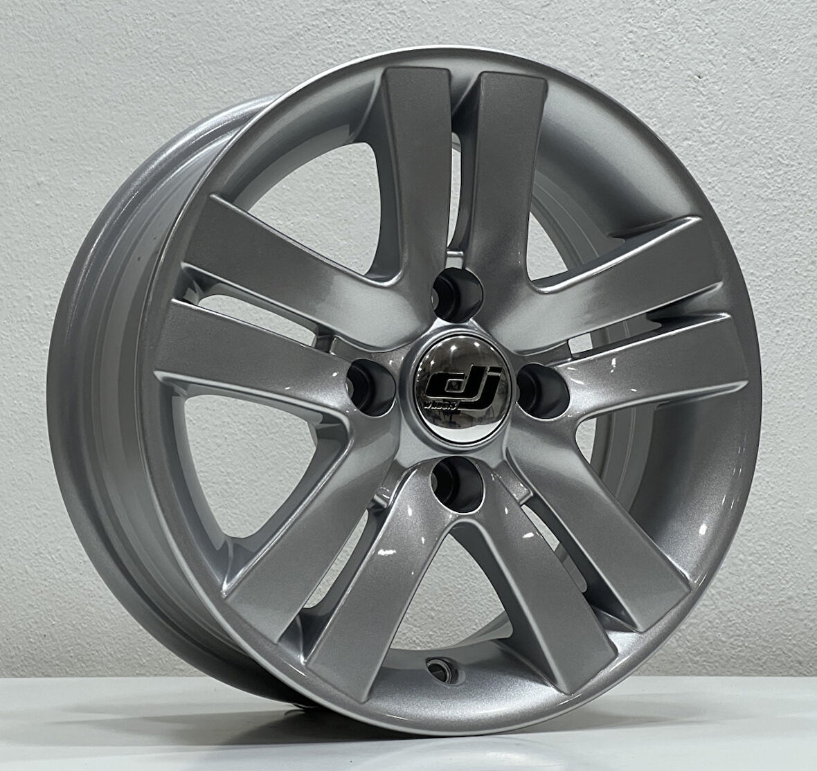 DJ-383 5.5*13 4*100 ET20 67.1 SILVER(15078)