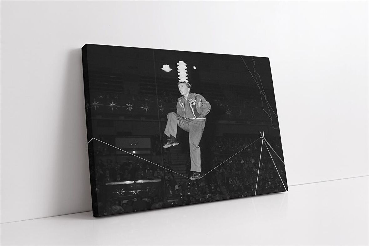 Sirkte Cambaz Kanvas Tablo