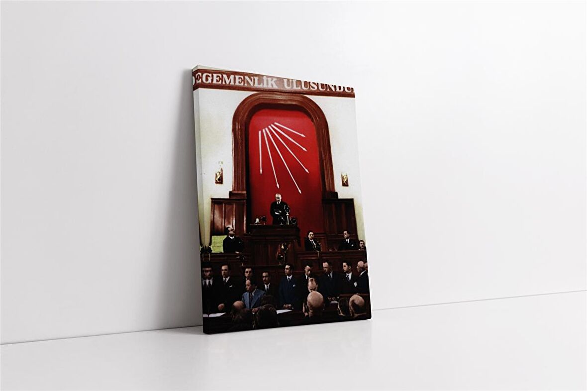 Atatürk Mecliste Konuşma Yaparken