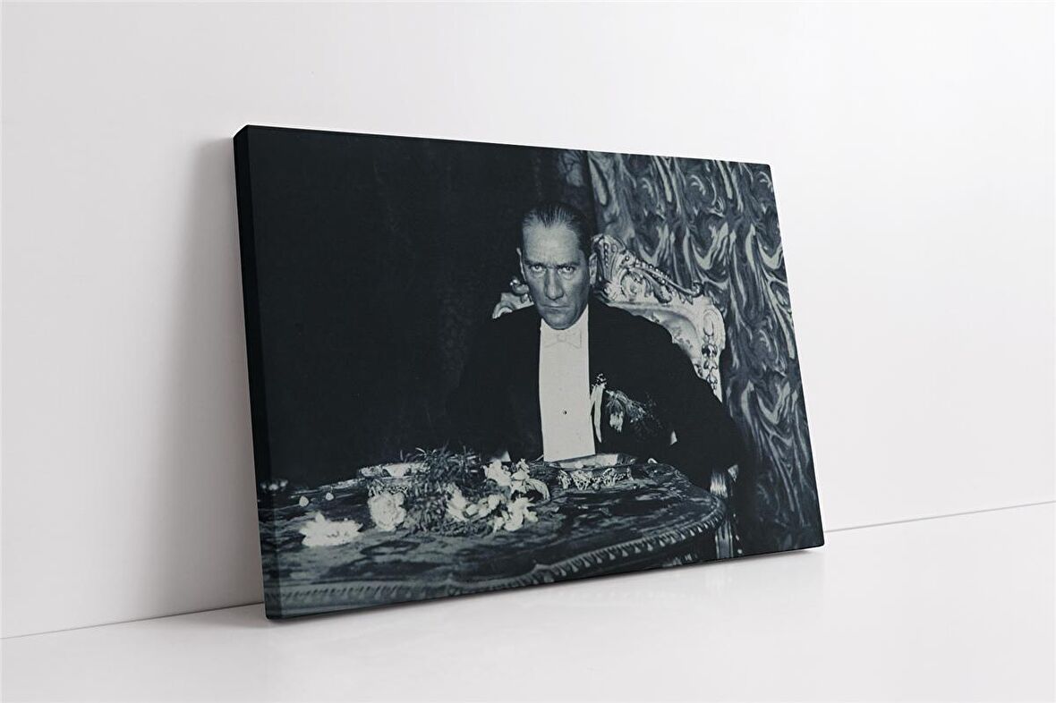 Keskin Bakışlı Atatürk