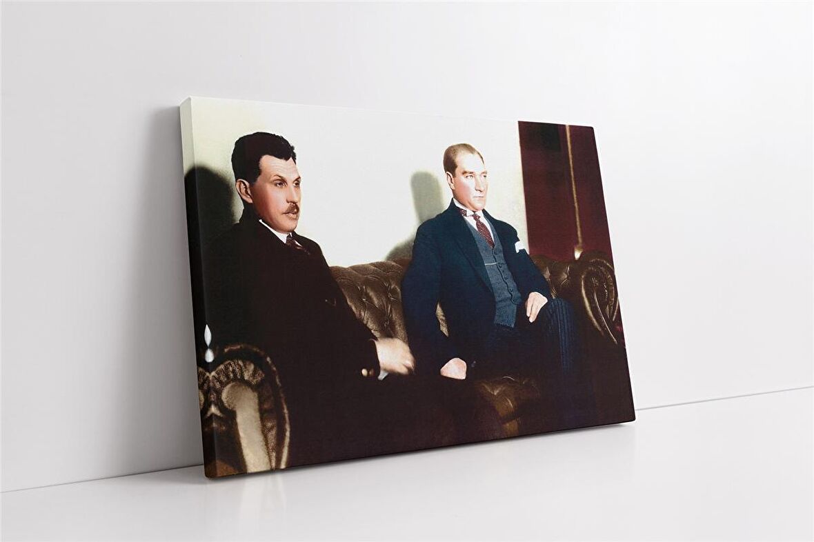 Atatürk Misafiriyle Otururken