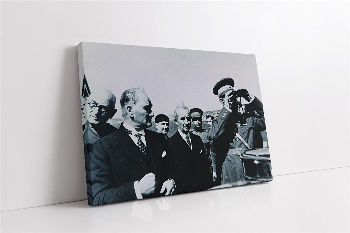 Atatürk Arazide İnceleme Yaparken