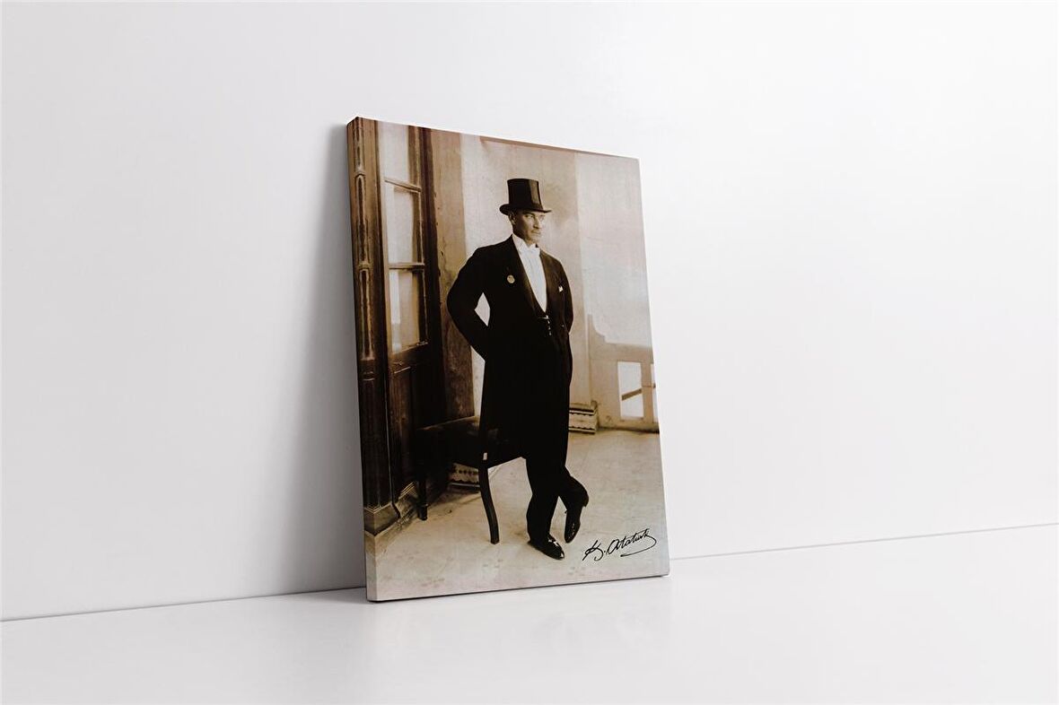 Atatürk Fransada Smokinli Pozu