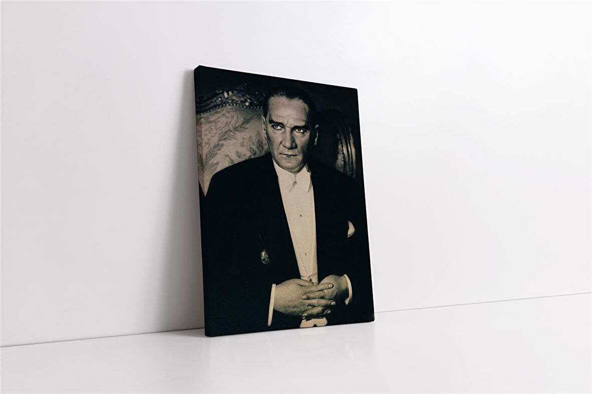 Atatürk Smokinli
