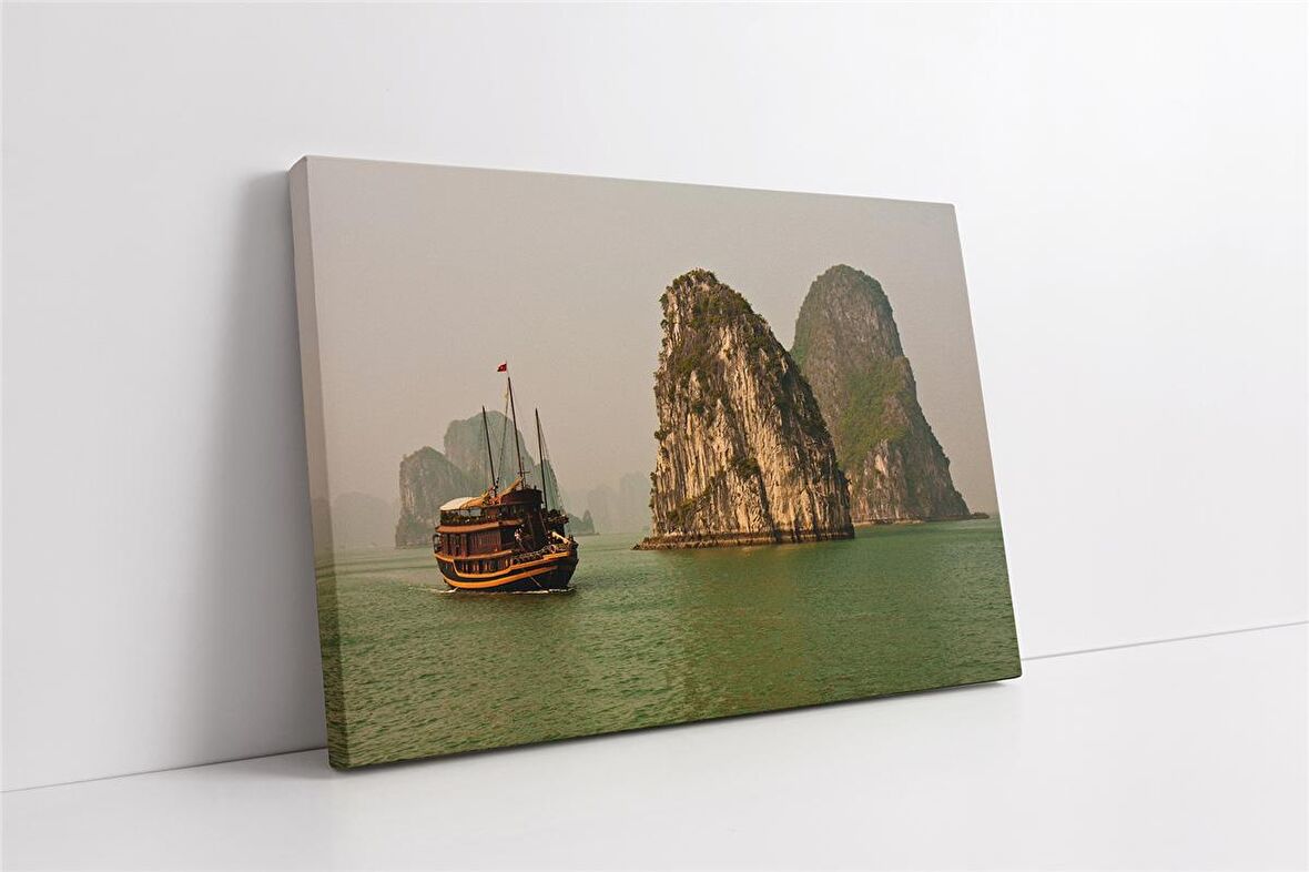 Nehirde Gemi İle Seyahat Kanvas Tablo