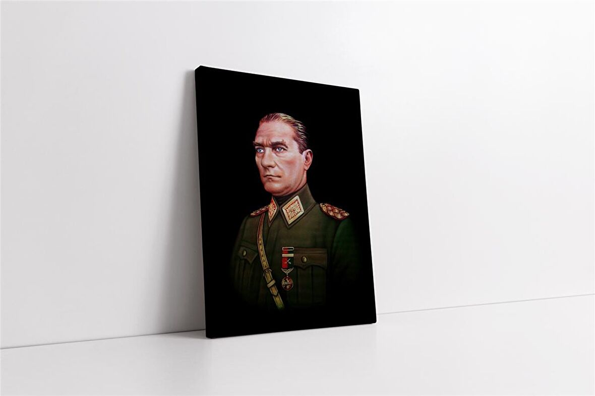 Üniformalı Mustafa Kemal Atatürk Kanvas Tablo