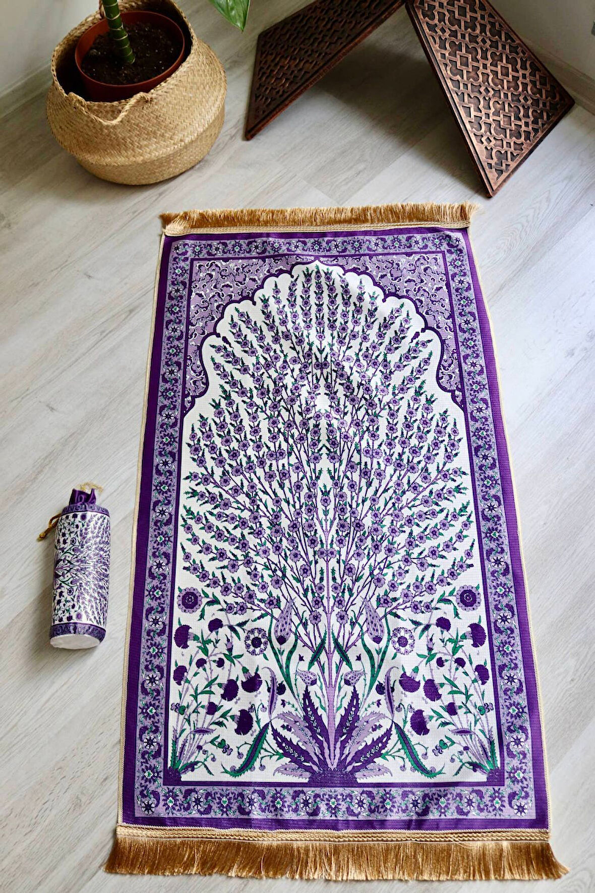 Çini Desenli İpek Dokulu Keseli Seccade S1027 Mor Renk