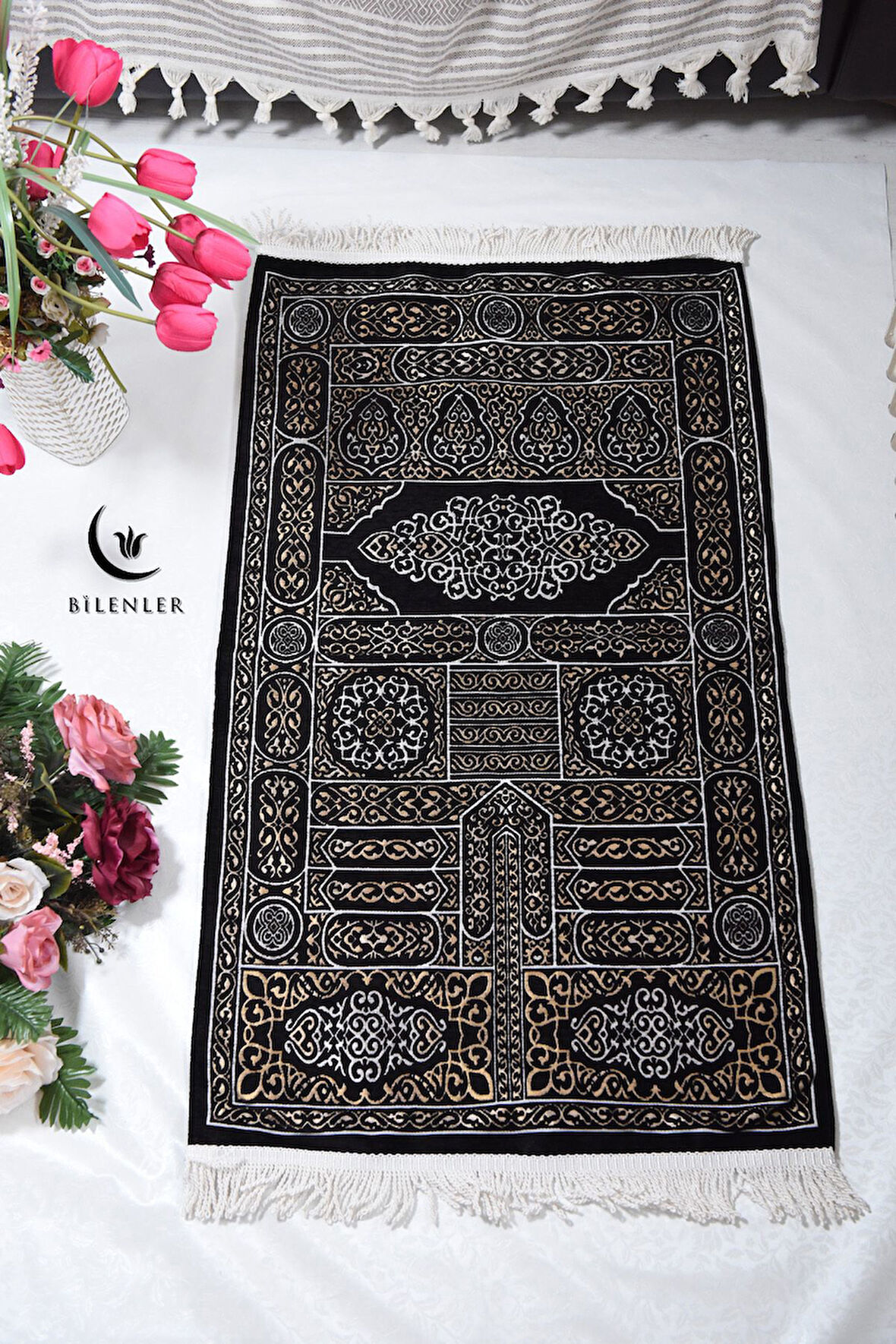 Kabe Kapısı Desenli Astarlı Seccade