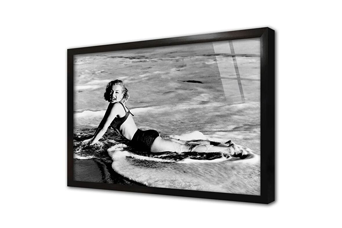 Marliyn Monroe Yüzerken Çekilmiş Çerçeveli Cam Tablo