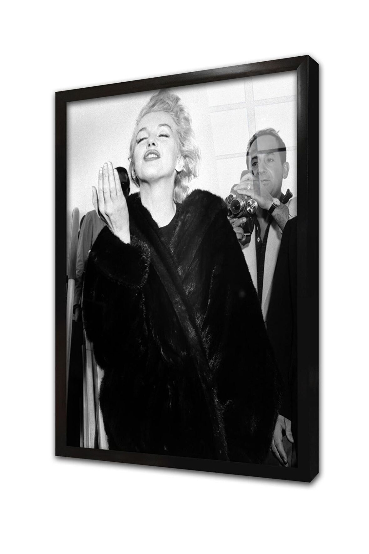 Marliyn Monroe Kürkü İle Siyah Beyaz Çerçeveli Cam Tablo