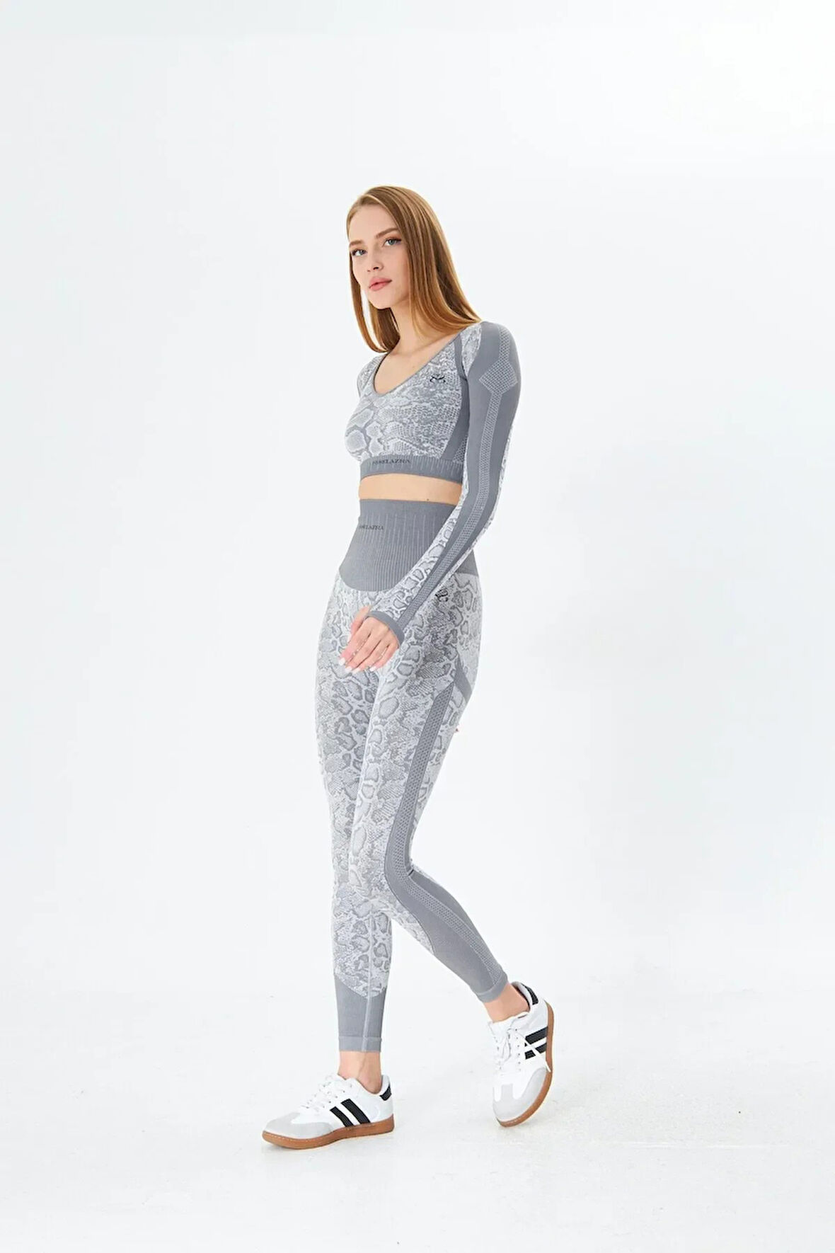 TŞorty V-Yaka Slim Fit Beyaz Renk Tayt Takım