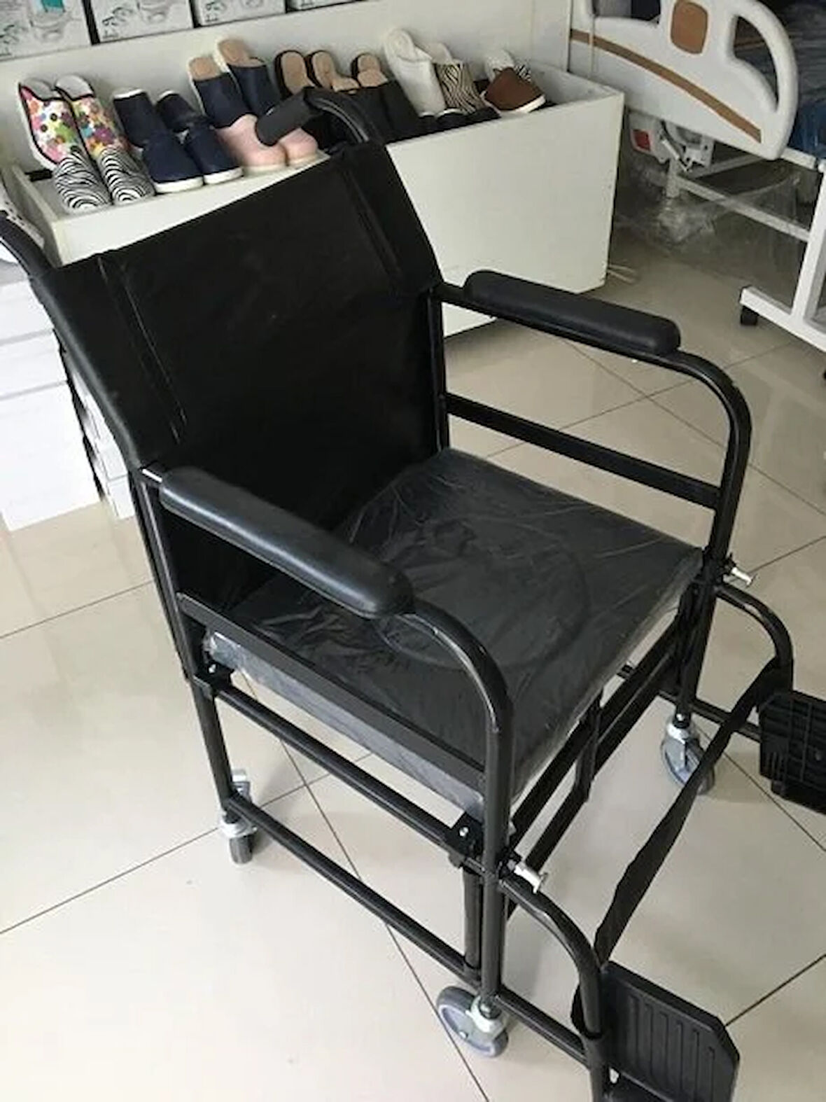 Medikaltec Tuvaletli Katlanabilir Lazımlıklı Araba