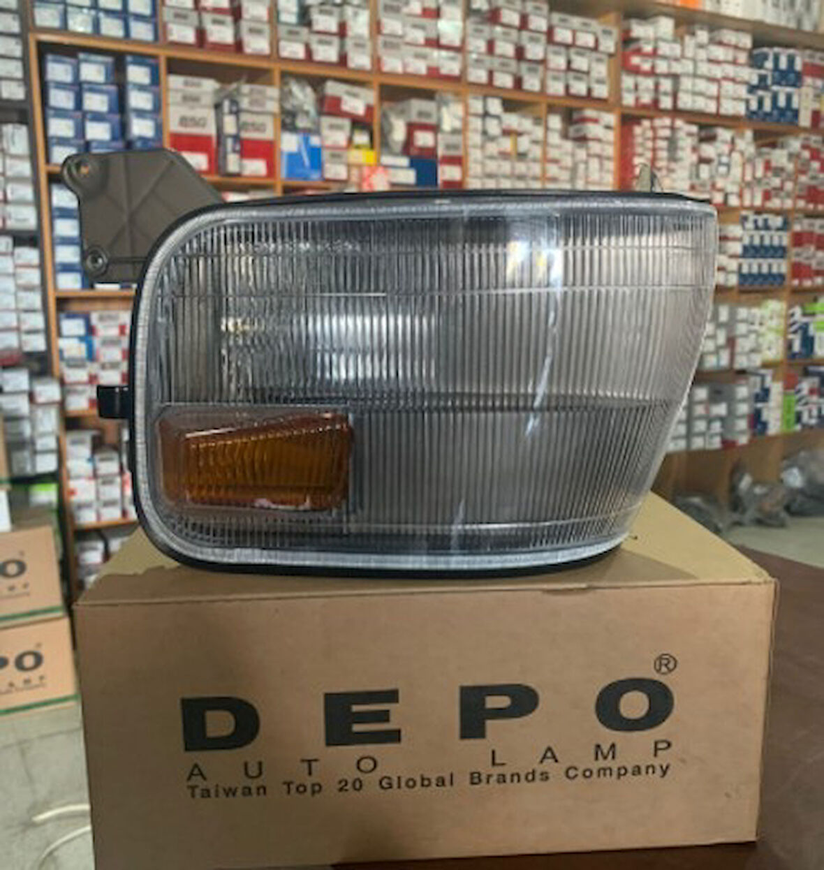 Mitsubishi L300 P15 Yıl 199809 Depo Sol Sinyal Lambası Mb831305t