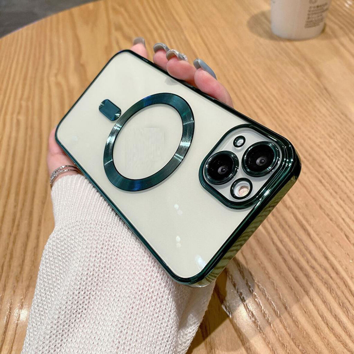 Apple iPhone 15 Kılıf Magsafe Kamera Lensli Korumalı Şeffaf Silikon Kapak