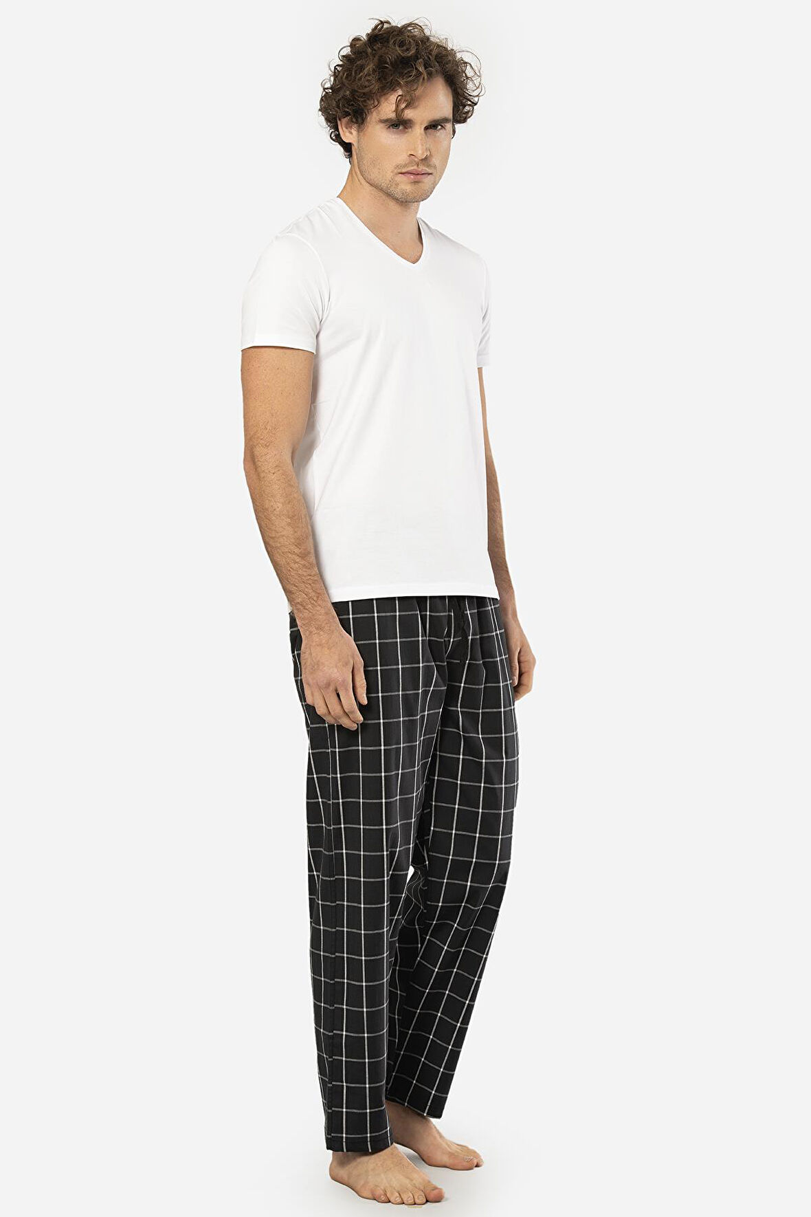 Cacharel V Yaka Kısa Kol T-shirt ve Cepli Ekoseli Alt Pijama Takım