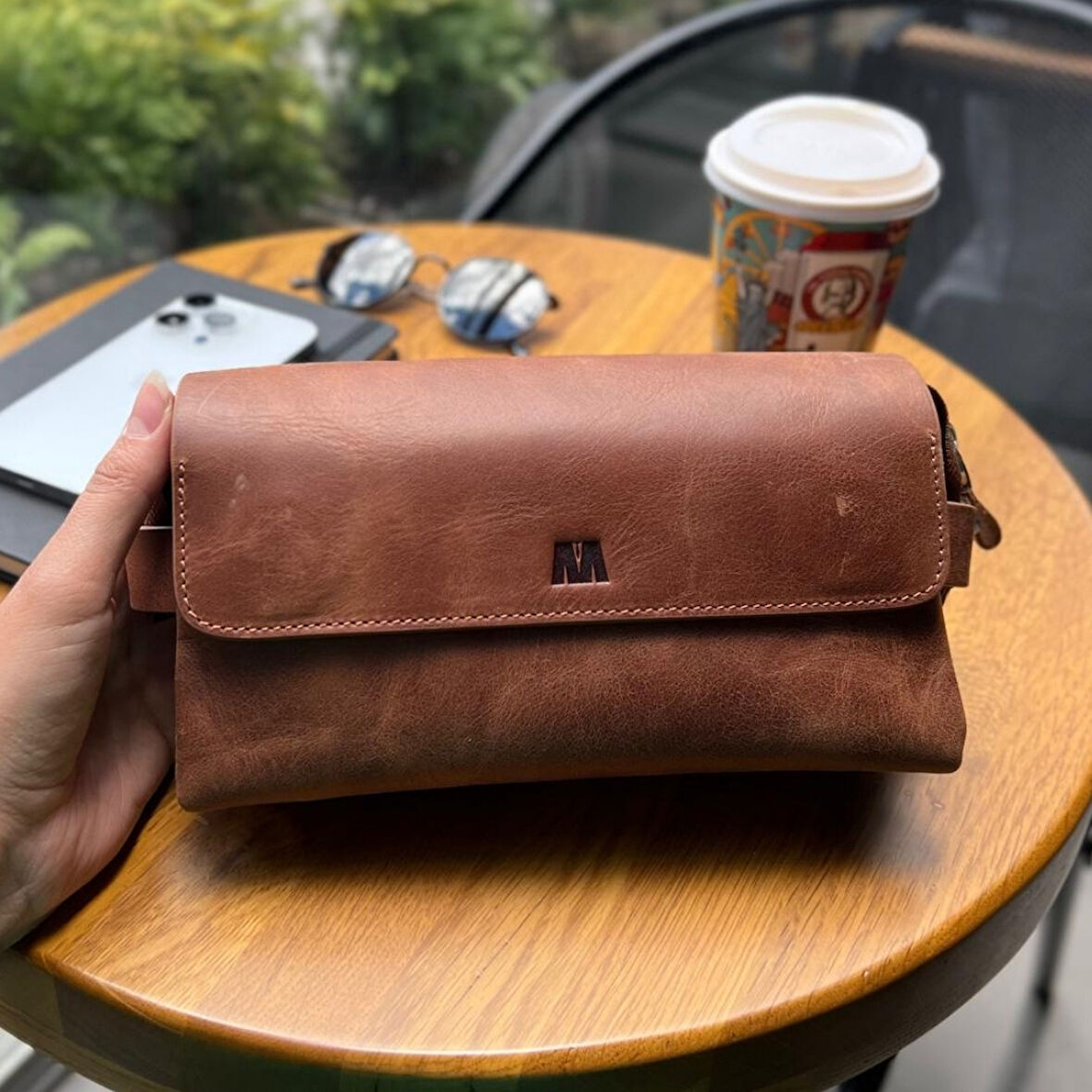 Hakiki Deri Unisex El Çantası – Bilek Tutma Kayışı, İsim Yazılı, Kişiye Özel | Boliva 9874