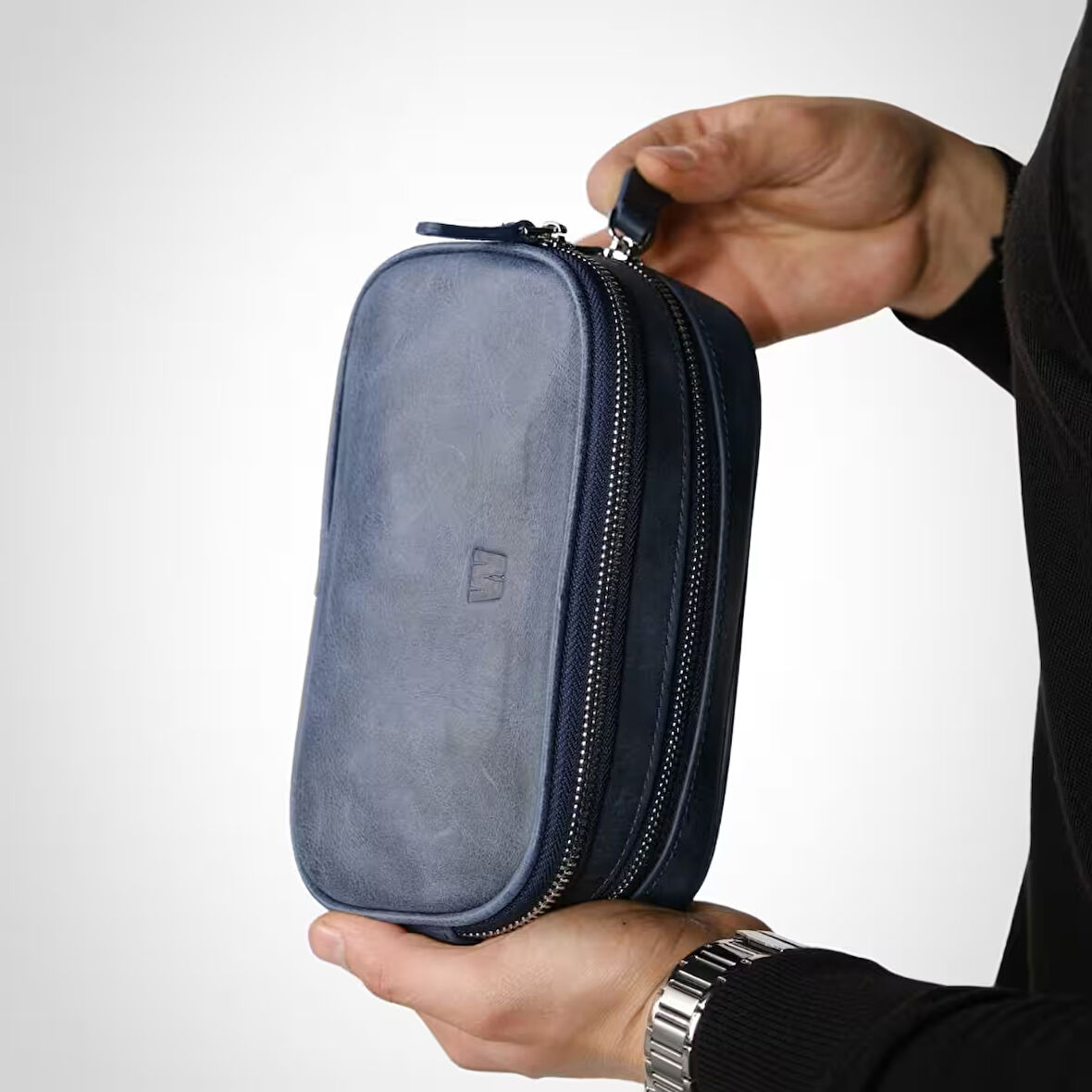 Hakiki Deri Unisex El Çantası – Fermuarlı, Parmak Askılı, Kişiye Özel | Naina 1134