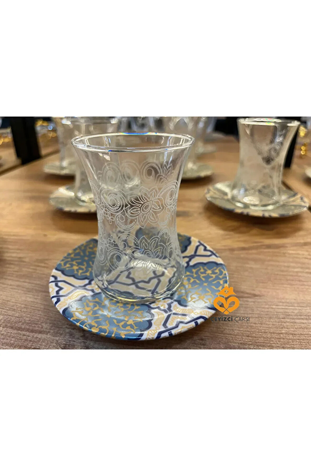 12 Parça İşlemeli Cam Çay Seti – Porselen Tabaklı Şık Çay Takımı