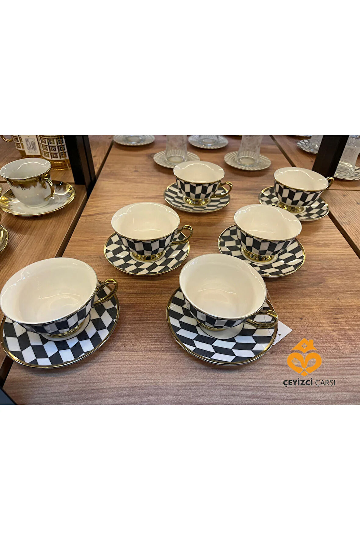 Dama Desenli 6 Kişilik Porselen Fincan Takımı - Şık Kahve Sunumu