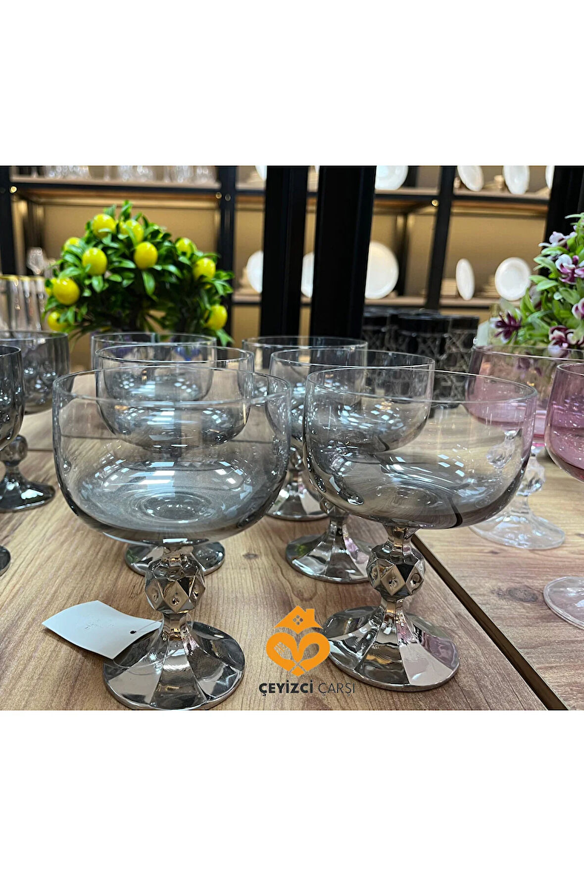 200 cc Titanyum Kaplama Ayaklı Dondurmalık – Şık Cam Tatlı ve Sunum Kasesi Çeyizlik