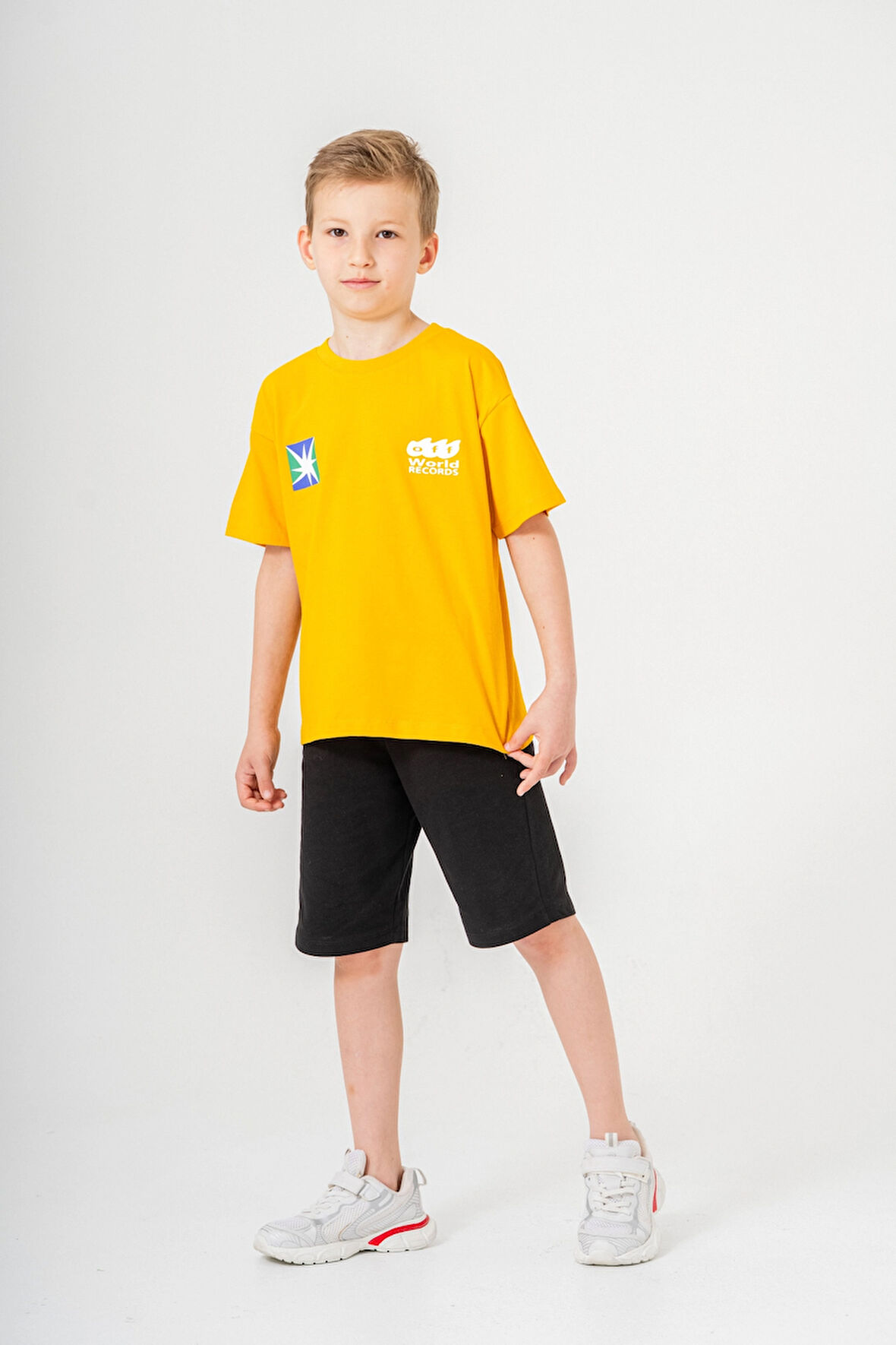 Sırtı Baskılı Şortlu Erkek Çocuk Takım 051