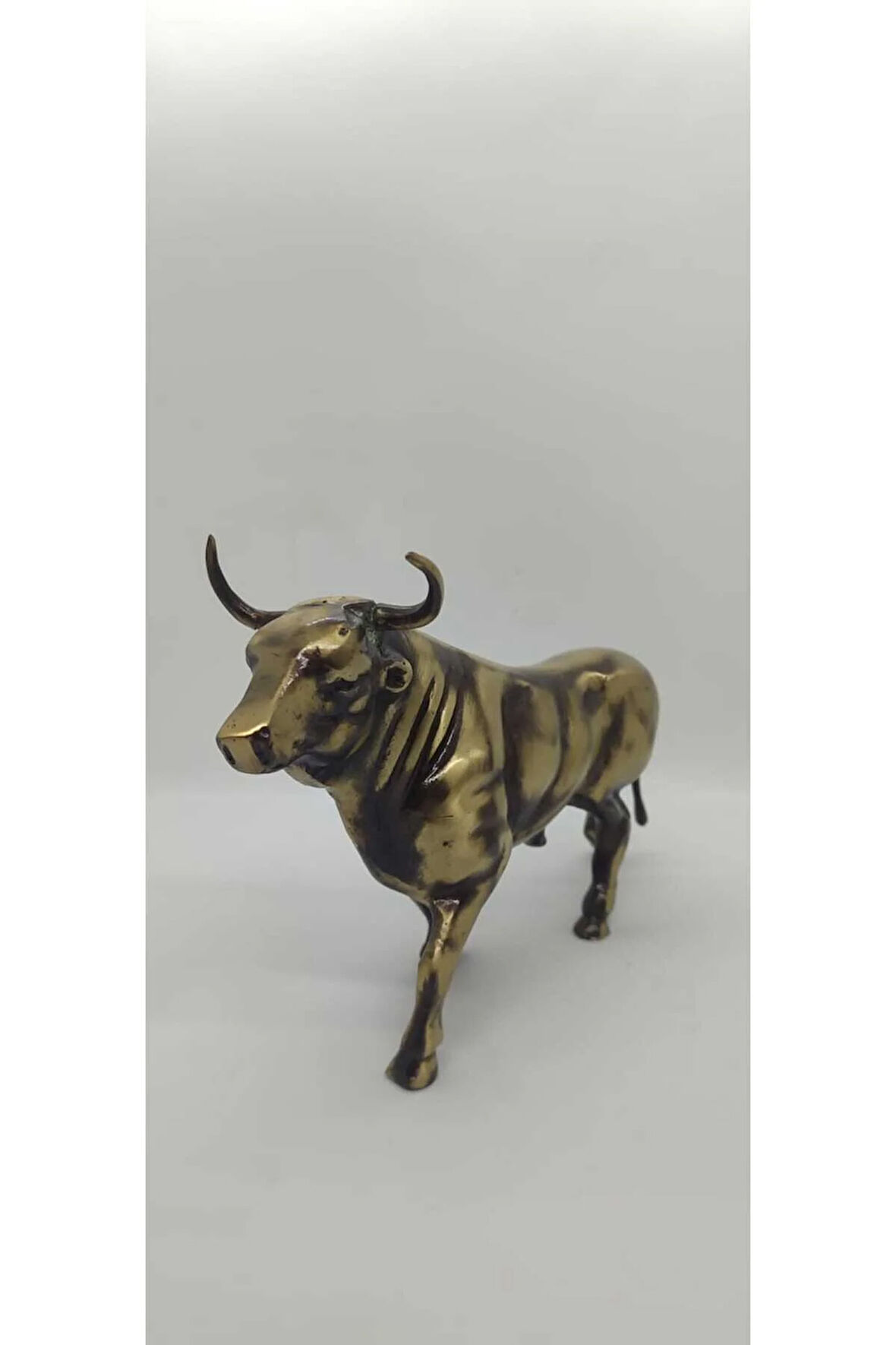 Pirinç Boğa Heykeli