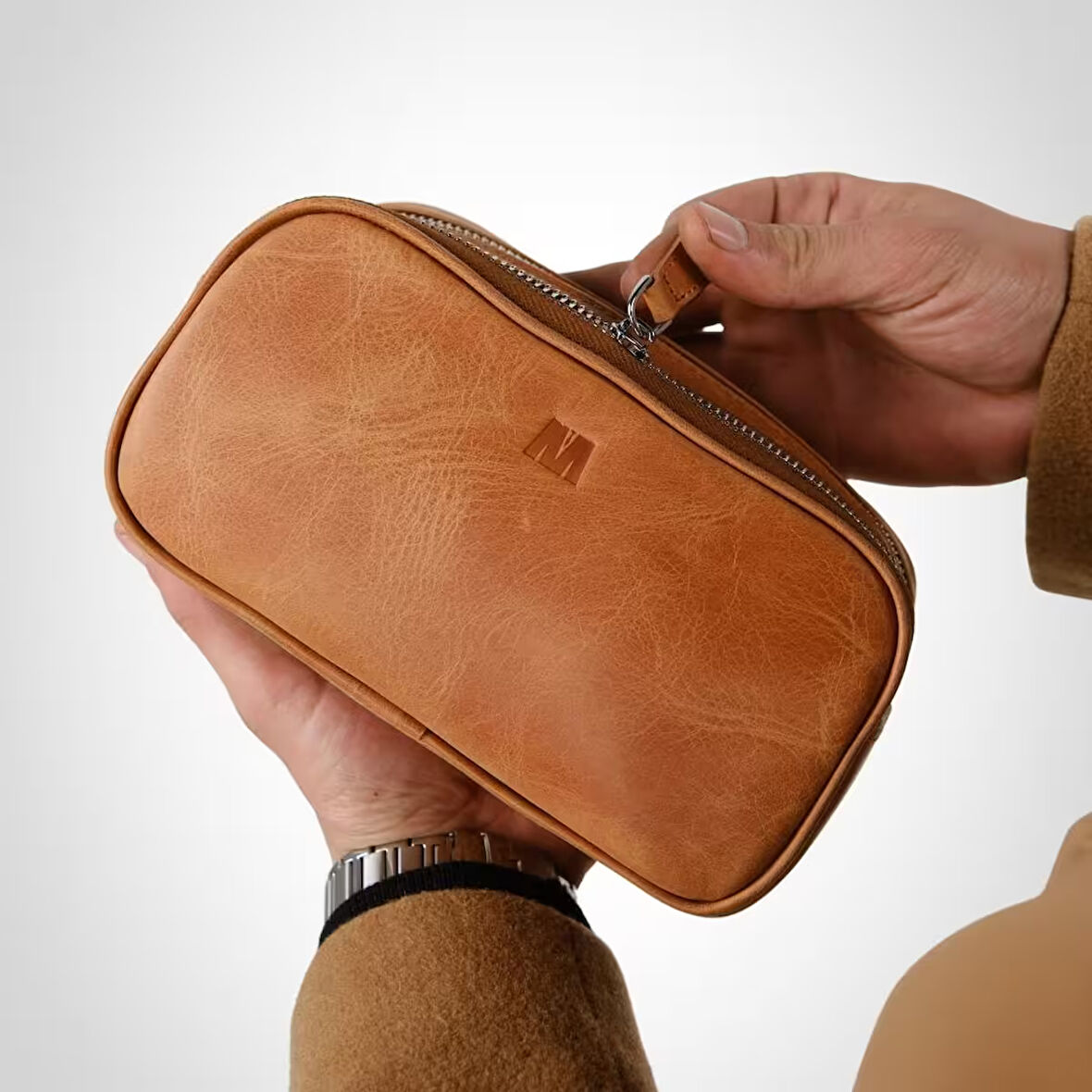 Hakiki Deri Unisex El Çantası – Fermuarlı, Parmak Askılı, Kişiye Özel | Naina 1134