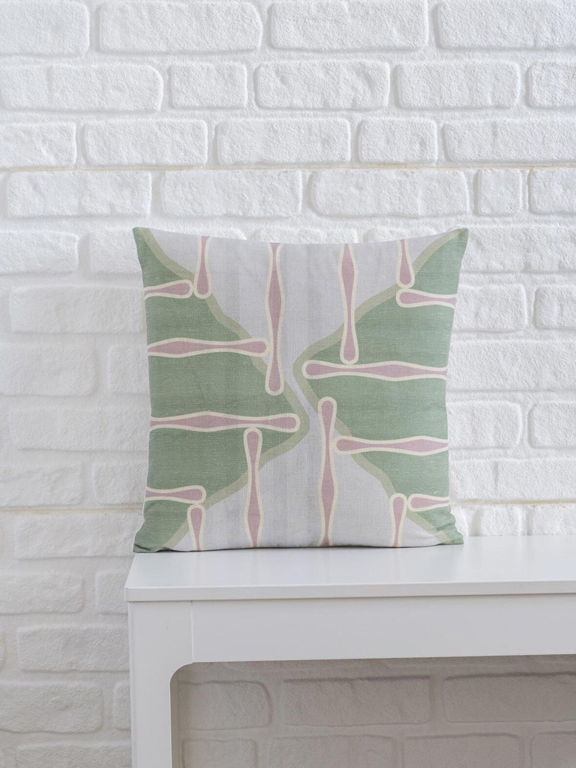 Yeşil Temalı Çok Renkli Baskılı 45x45 Kare Kırlent Kılıfı