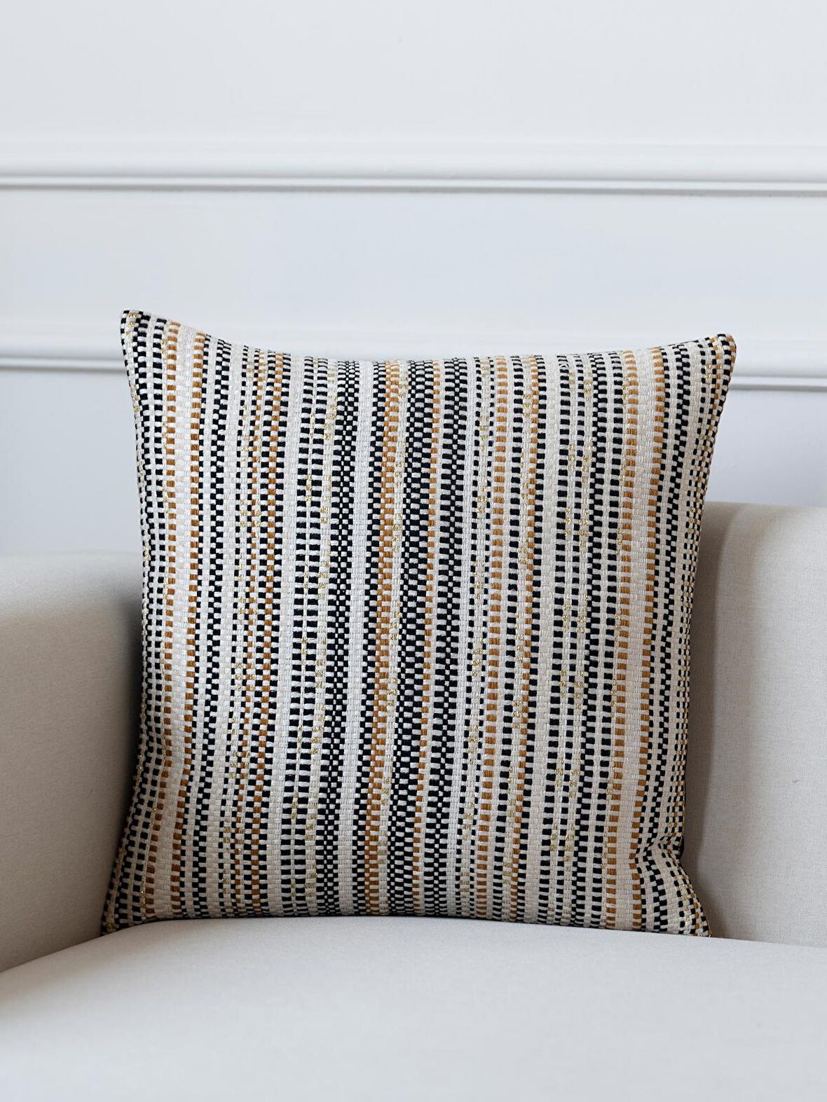 Hardal Siyah Beyaz Küçük Kareli Jakarlı Dokuma 45x45 cm Kare Kırlent Kılıfı