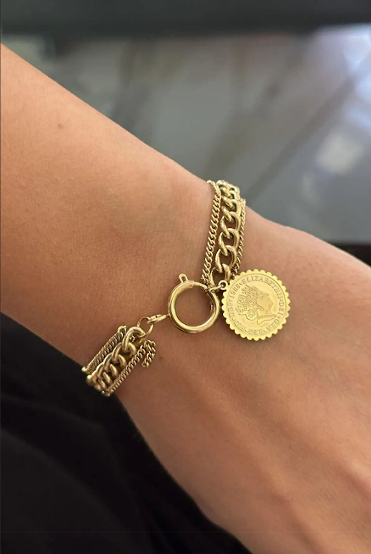 Altın Renk Madalyon Figürlü