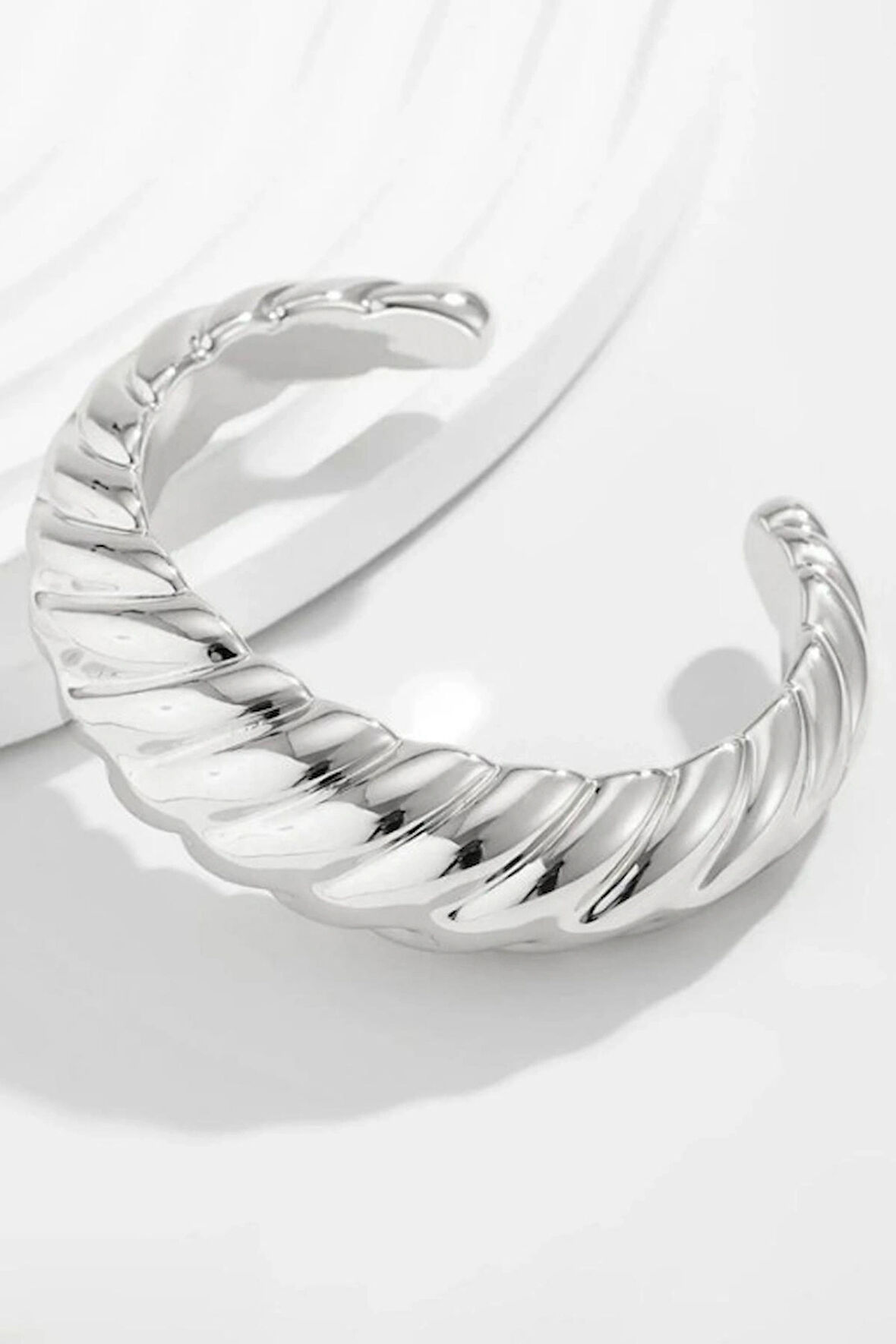 Gümüş Renk Burgu Detaylı Plaka Kelepçe