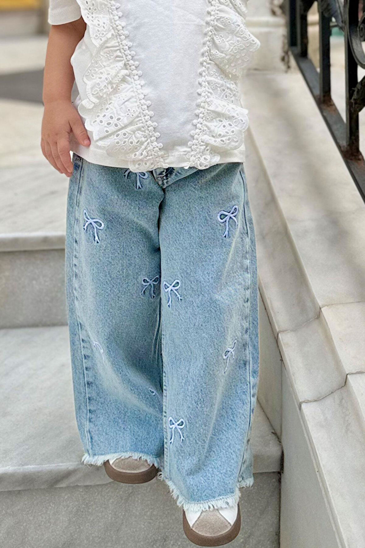 Breeze Kız Çocuk Jean Pantolon Fiyonk Nakışlı Paça Kısmı Püskül Detaylı 3-7 Yaş, Açık Mavi