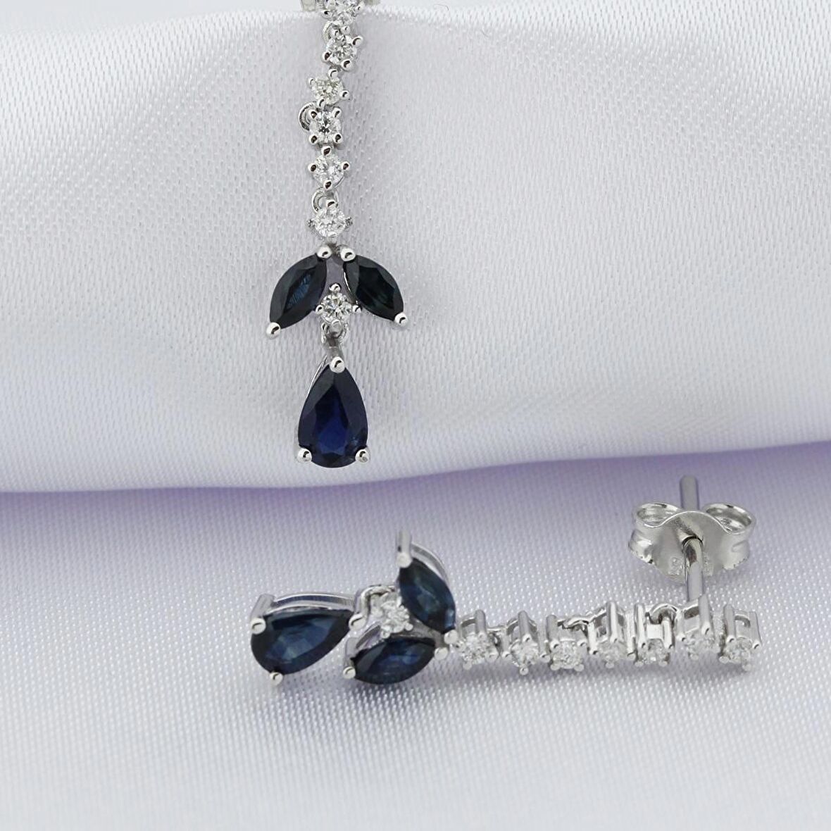 Doğal Safir Taşlı Sallantılı Pırlanta Küpe