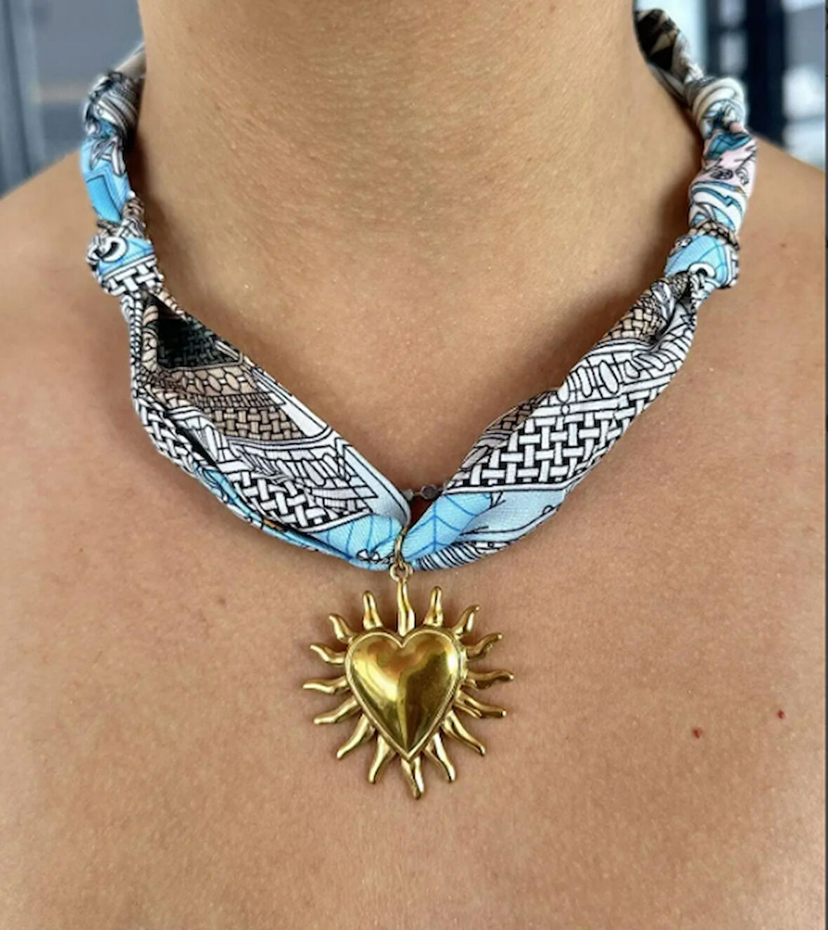 Karışık Renk Kalp Figürlü Tasarım Kolye