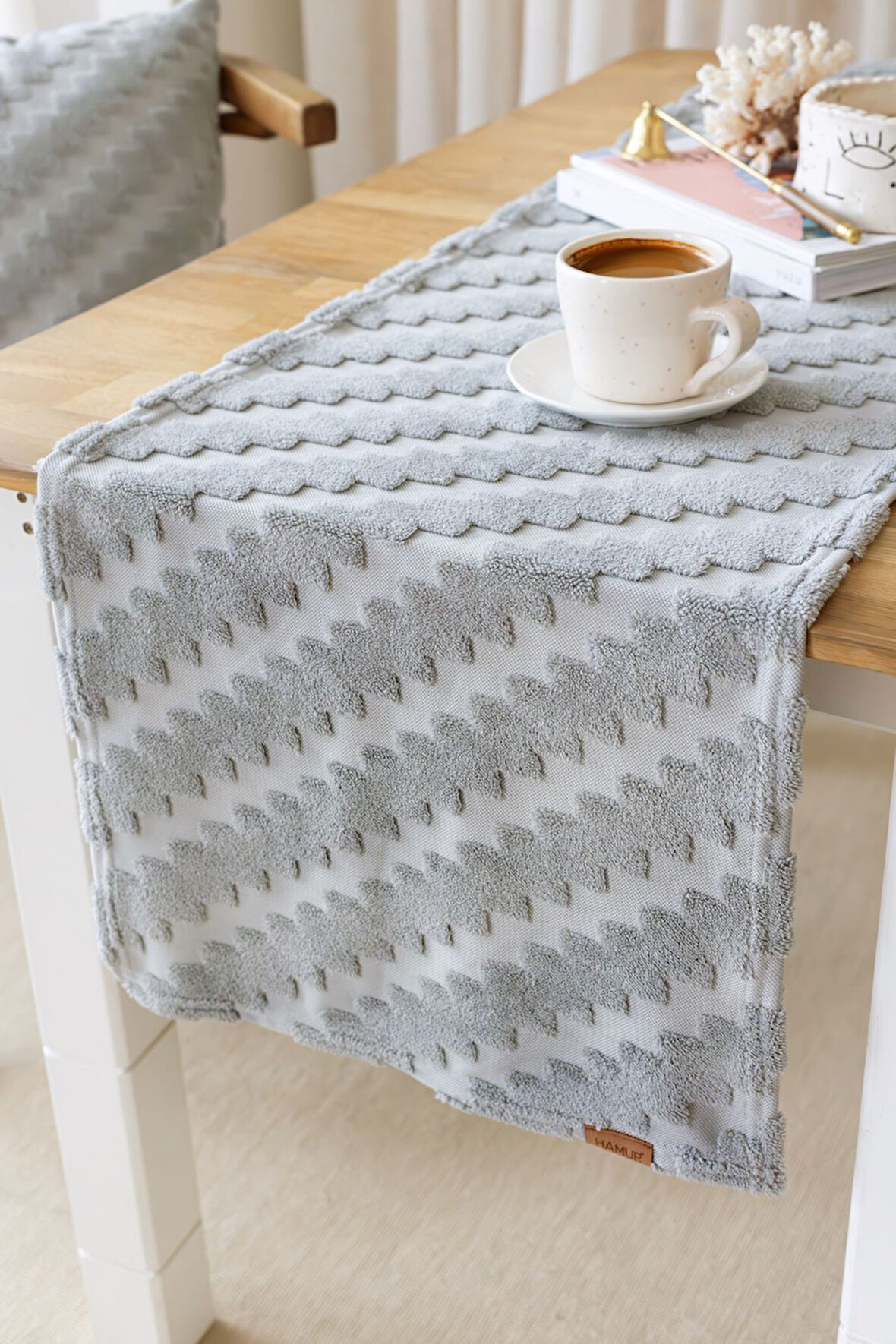 Jakarlı Masa Runner Zigzag Gri