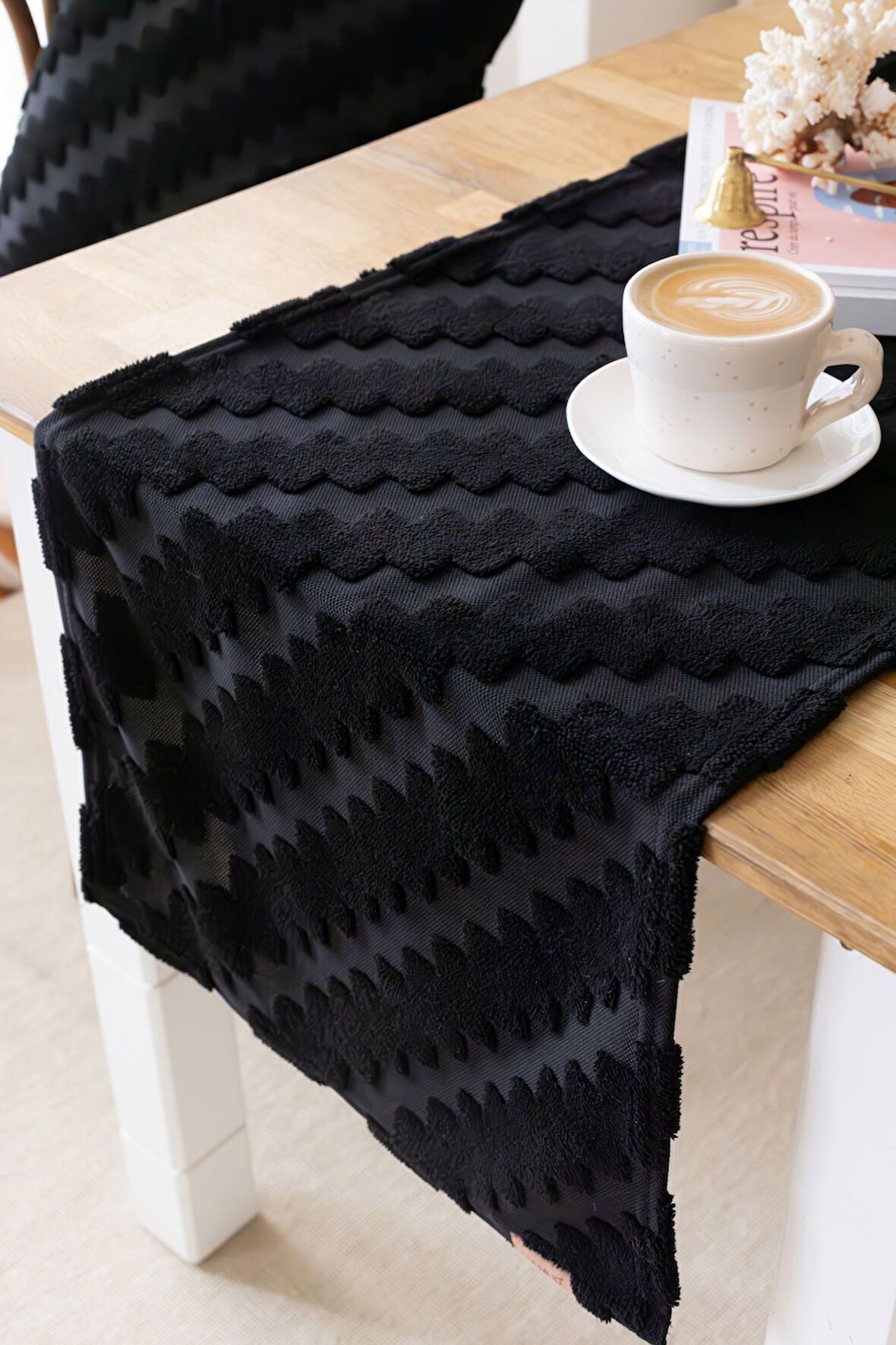 Jakarlı Masa Runner Zigzag Siyah