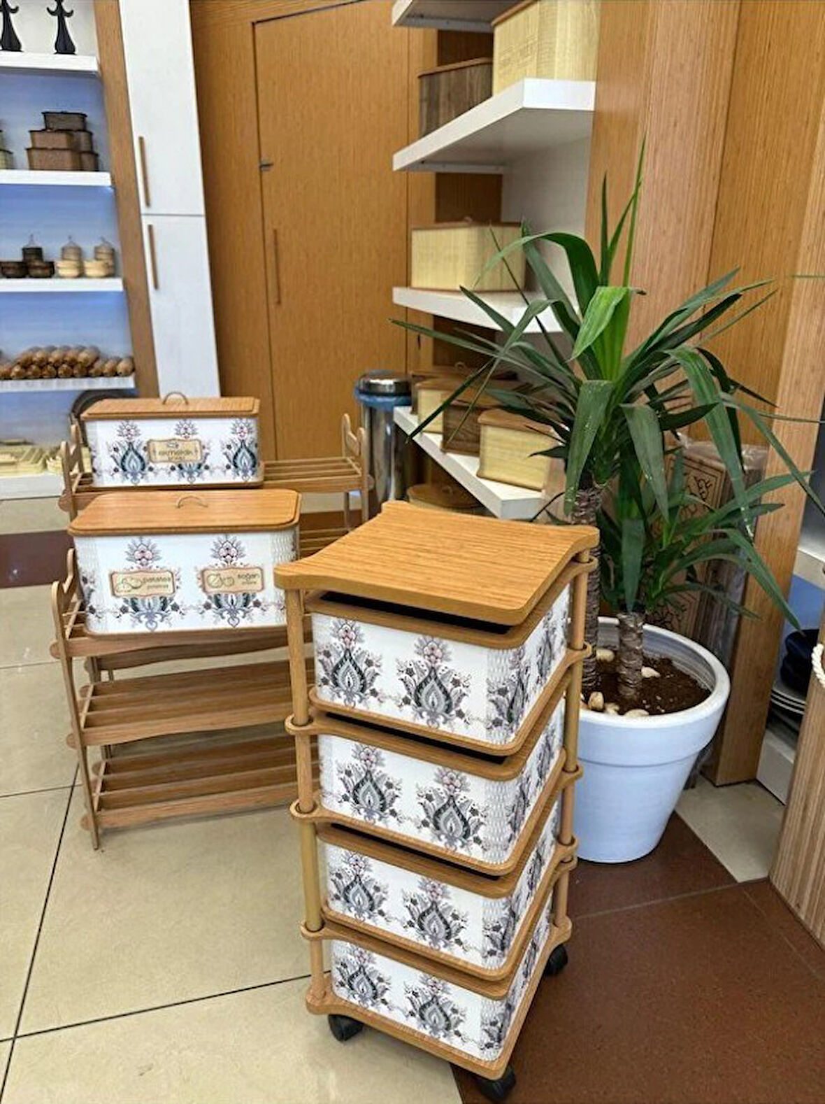 Ahşap Kare Sebzelik 4 Katlı Yana Açılır Desenli Patates Soğan Tekerlekli Sebzelik