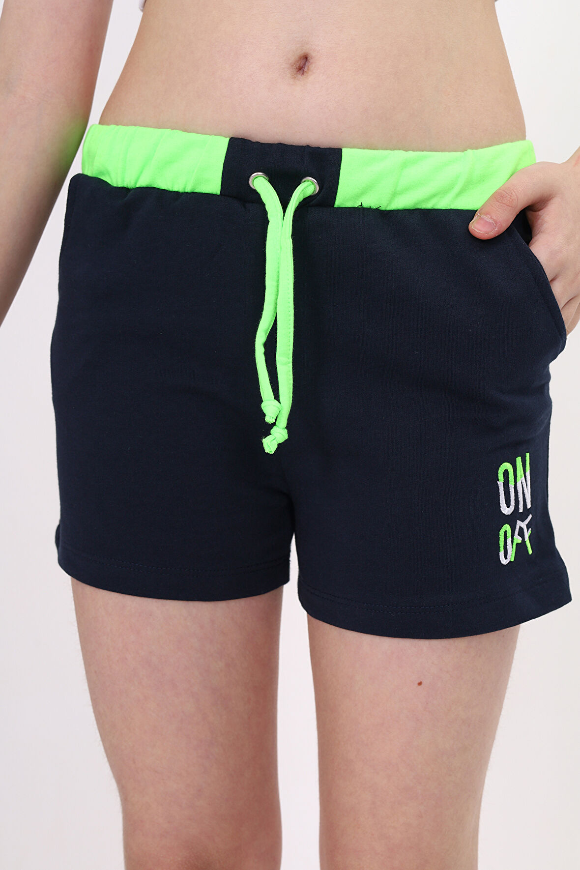 Toontoy Kız Çocuk Nakış İşlemeli Beli Lastikli Cepli Şort