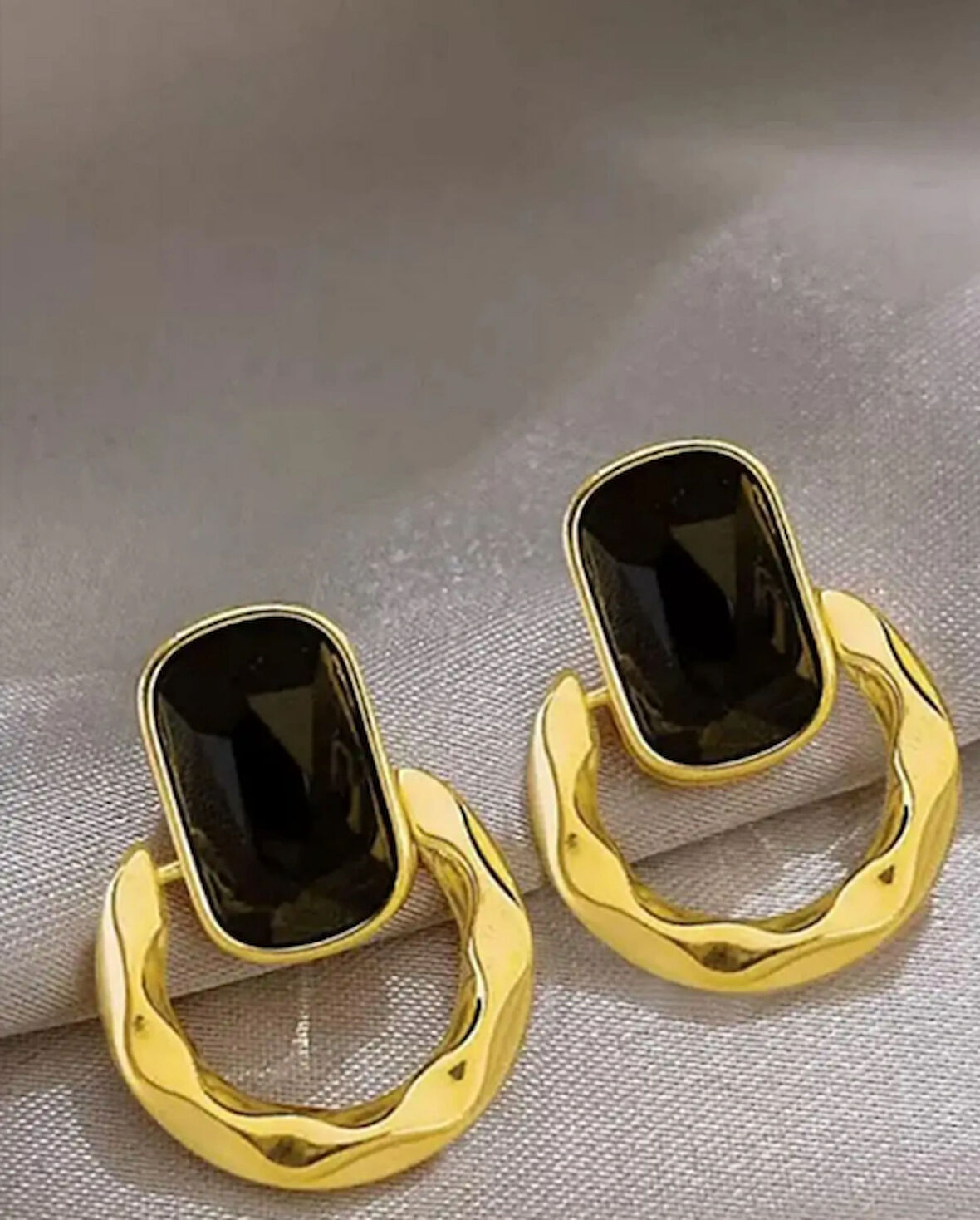 Altın Renk Taş Detaylı Küpe (Çift) 