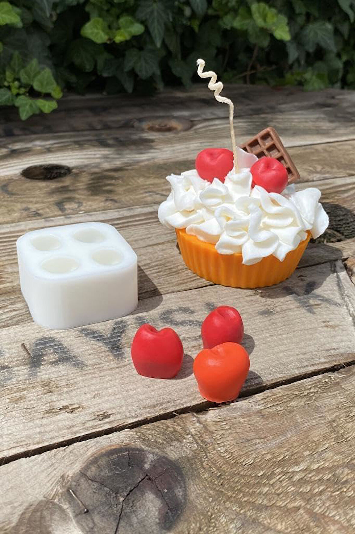 Concept Kiraz Dörtlü Mum Kalıbı (Silikon) (2,5 x 2 x 1,8 cm) (Küçük Süsleme Kalıbı) 1 Adet