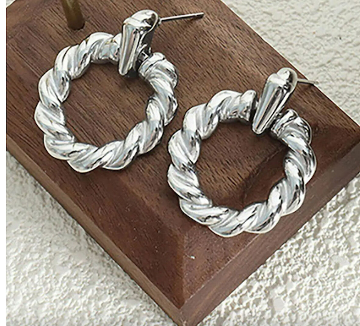 Gümüş Renk Burgu Detaylı  Küpe (Çift)