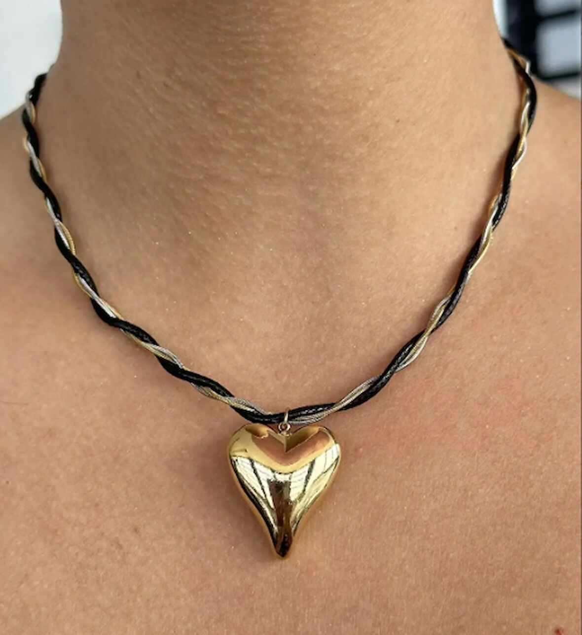 Altın Renk Kalp Figürlü Kolye