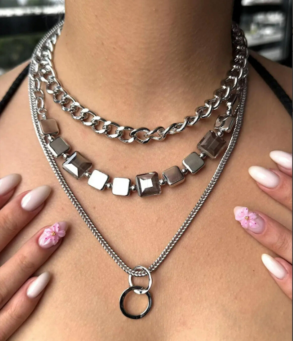 Gümüş Renk Taş Detaylı Çoklu Kolye