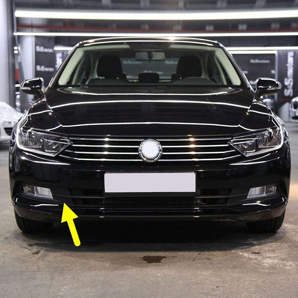 VW Passat B8 2015-2019 Ön Sağ Sis Farı Çerçevesi Kromsuz 3G0854662