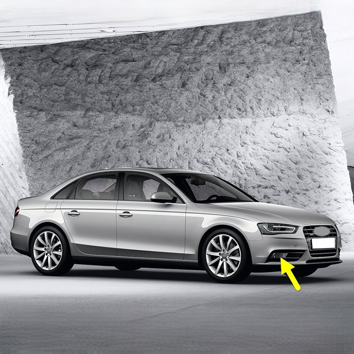 Audi A4 2013-2014-2015 Ön Sağ Sis Farı Lambası 8K0941700B